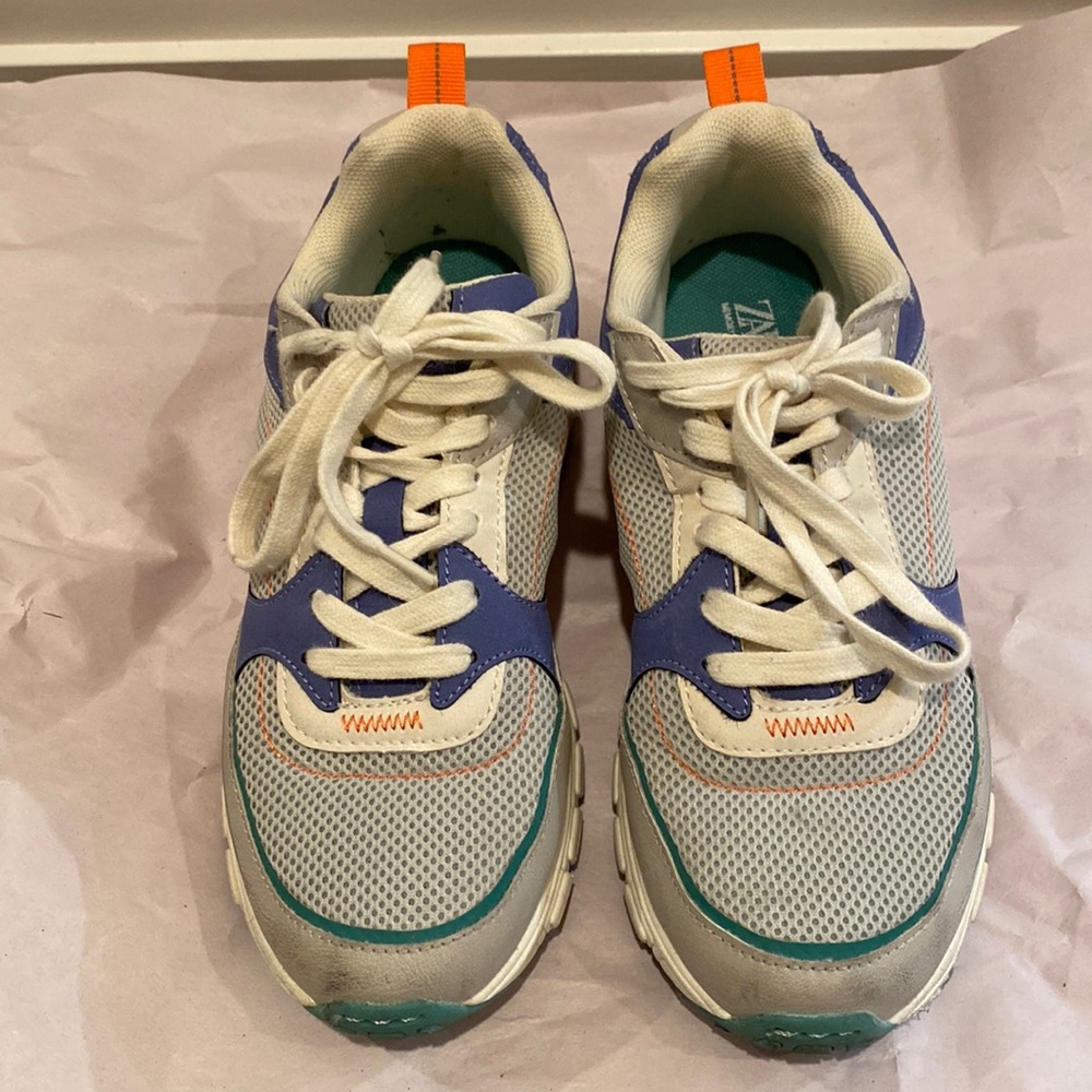 ZARA Boys Sneaker for school.